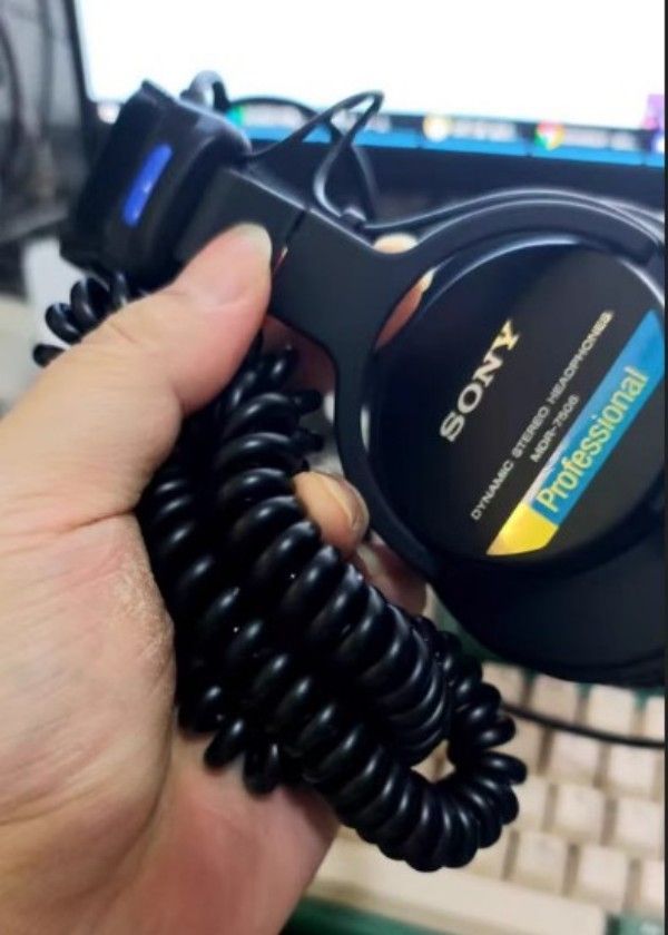 SONY MDR-7506