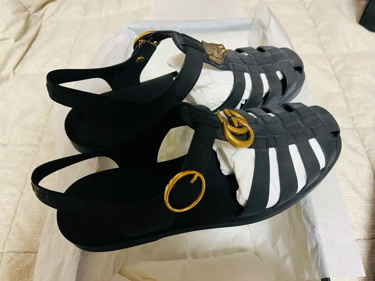 GUCCI グッチ ラバー バックル ストラップ サンダル