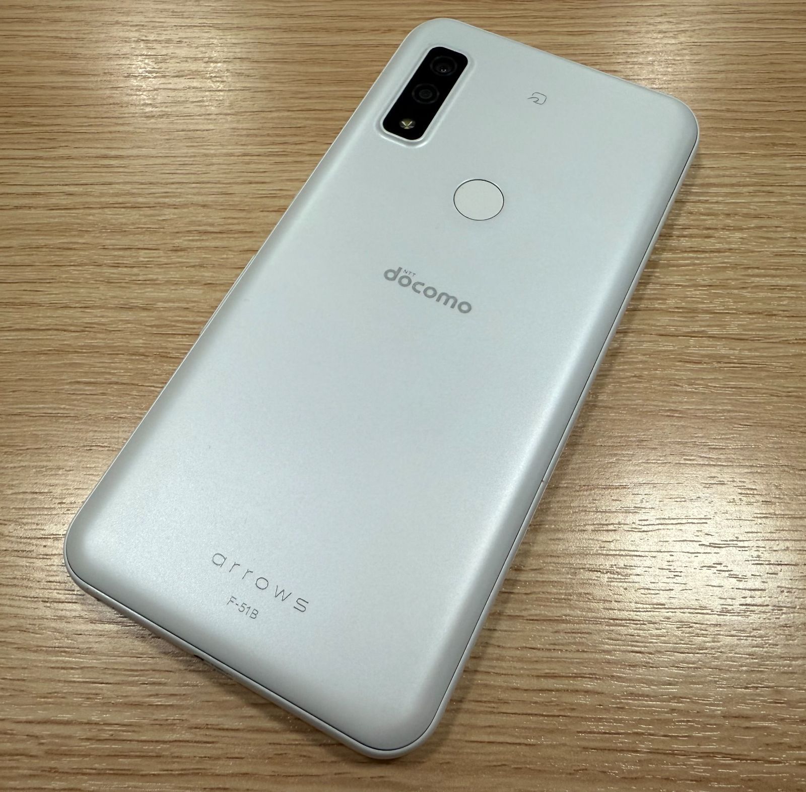 ドコモ arrows We F-51B ホワイト SIMフリー arrows We F-51B White