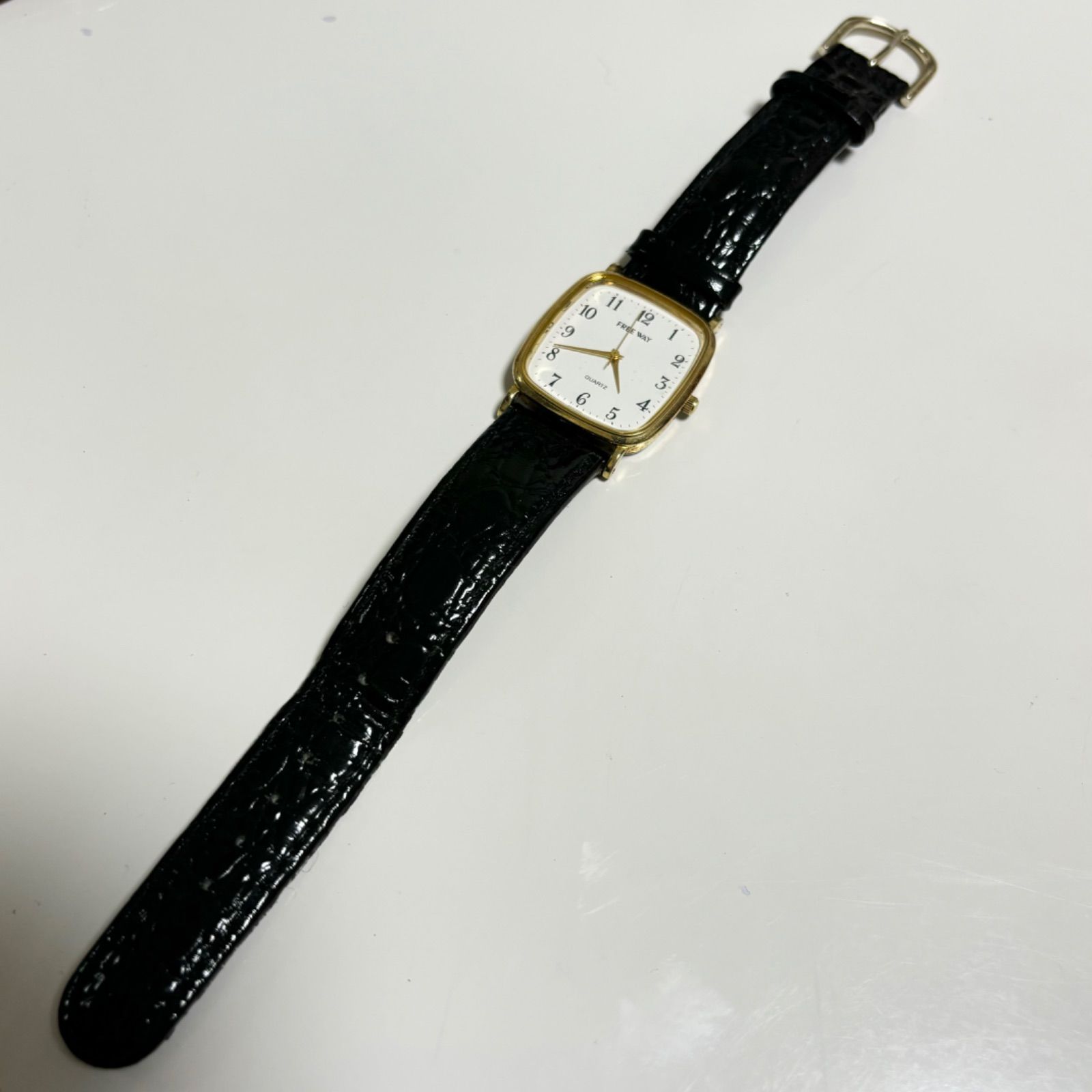 Louis & Balencia K22GP クォーツ腕時計 A2947 Louis & Balencia K22GP クォーツ腕時計 A2947