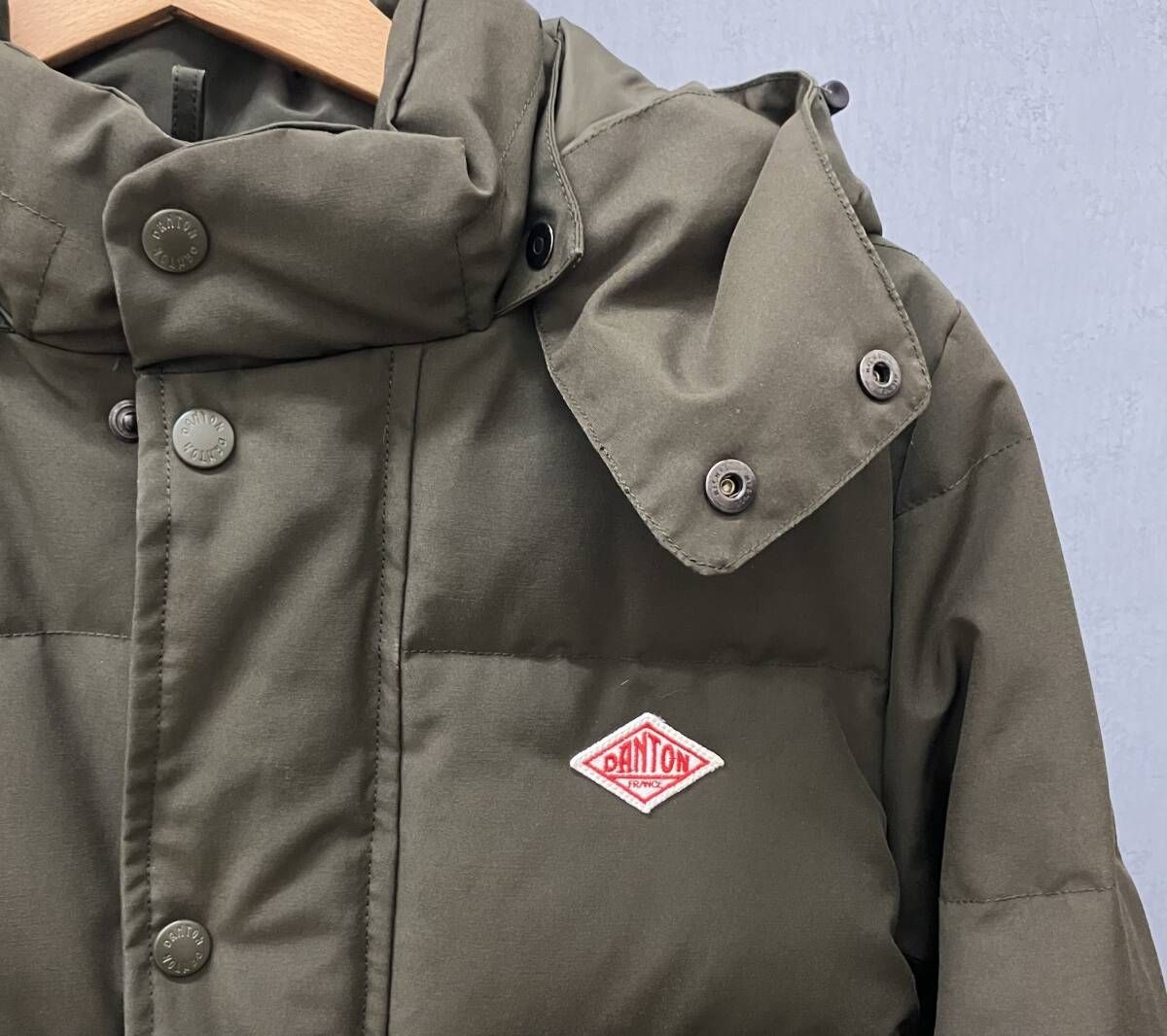 超美品✨　DANTON カーキ フード付きダウンジャケット　36サイズ DANTON ダントン JD-8029 レディース ダウンジャケット Sサイズ