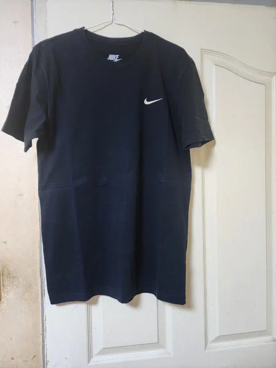 【雷市場（ポンジャン）商品韓国直送】Nike(ナイキ） 黒 半袖Tシャツ L （ 100 ） 状態はきれいです