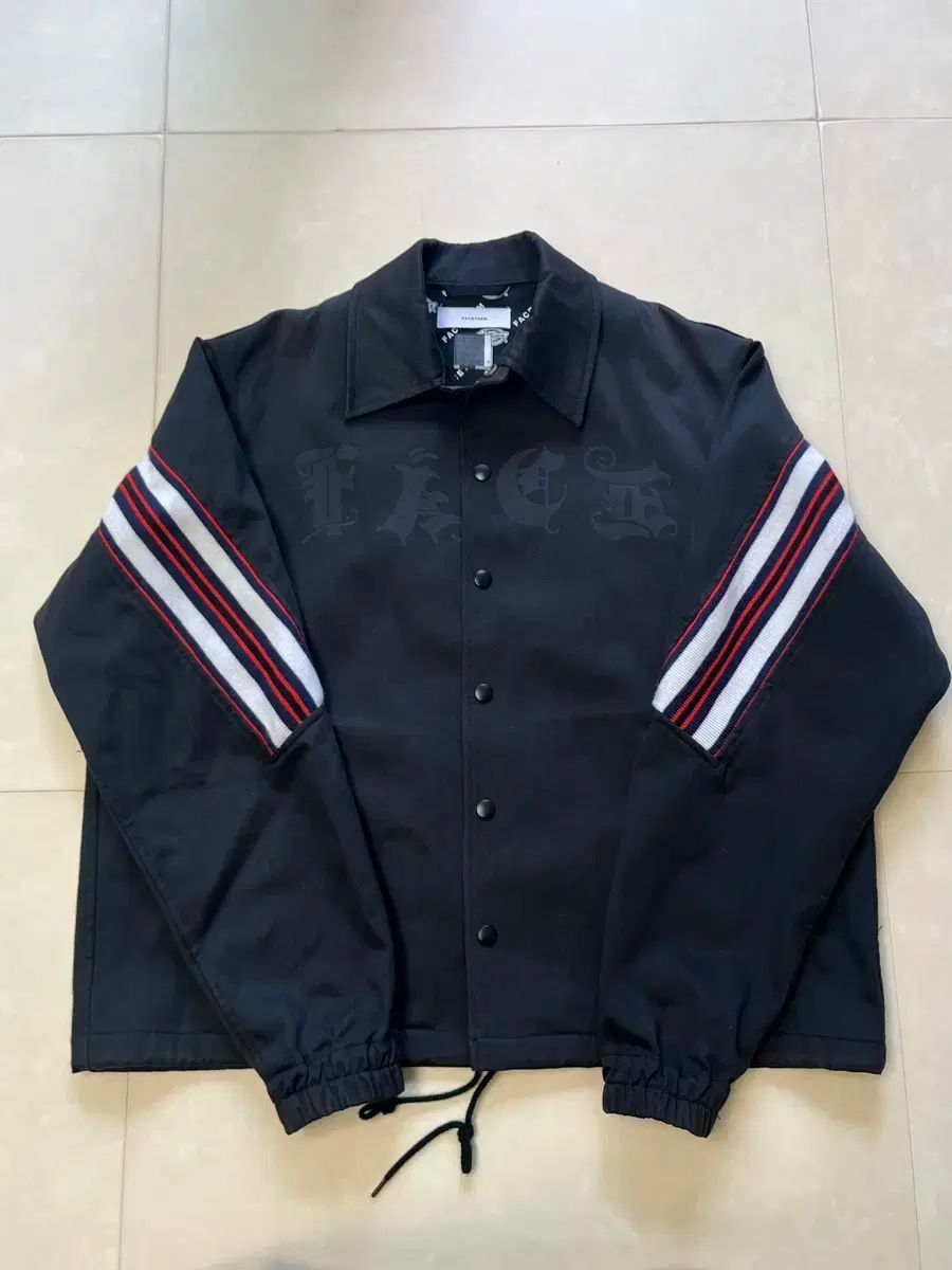 サイズ：36 G/FORE ジーフォア  ハイネック 長袖Tシャツ ロゴ総柄 ホワイト系 [240101440252] ゴルフウェア レディース ストスト サイズ：36 G/FORE ジーフォア ハイネック 長袖Tシャツ ロゴ総柄