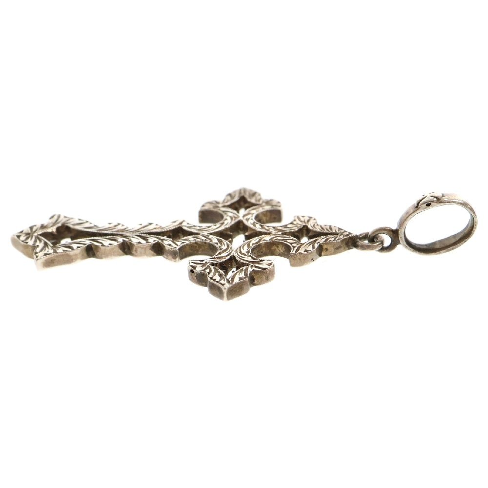 Loree Rodkin (ローリーロドキン) Notre Dame Cross Pendant