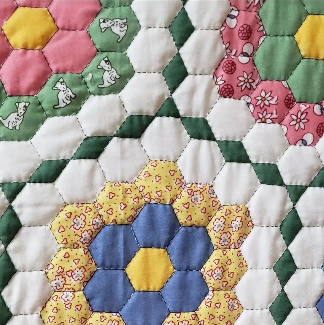 ☆ヘキサゴン(六角形)キルトのタペストリー・カバー(約54cm×57cm