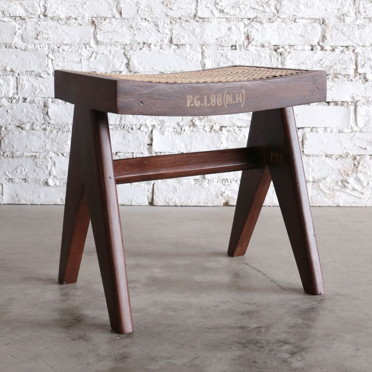 ピエール・ジャンヌレ スツール オットマン ラタン 古材 チーク ビルマチーク 椅子 ブラウン Pierre Jeanneret Low Cane Stool リプロダクト ピエールジャンヌレ ル・コルビュジエ インダストリアル レトロ インド おしゃれ