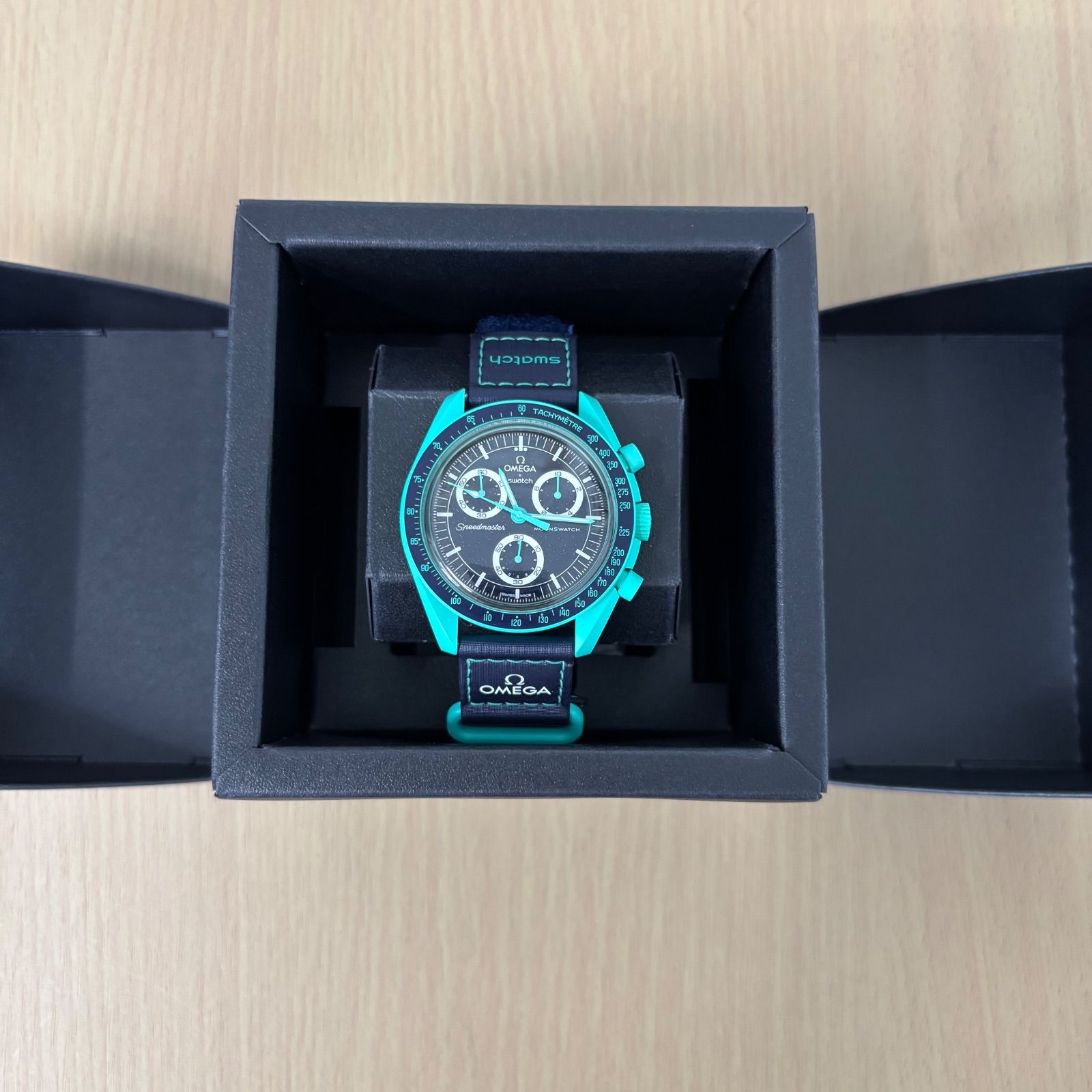 オメガスウォッチ　オーロラ　MISSION ターコイズ スウォッチ」×「オメガ」のコラボ新作3モデルが発売 溶岩