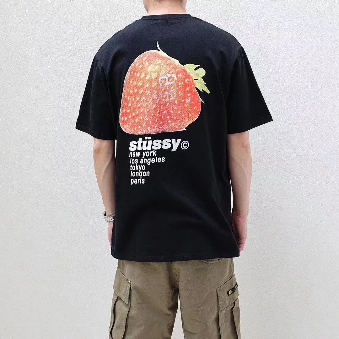 【新品】stussy strawberry Black tee  いちごTシャツ黒です