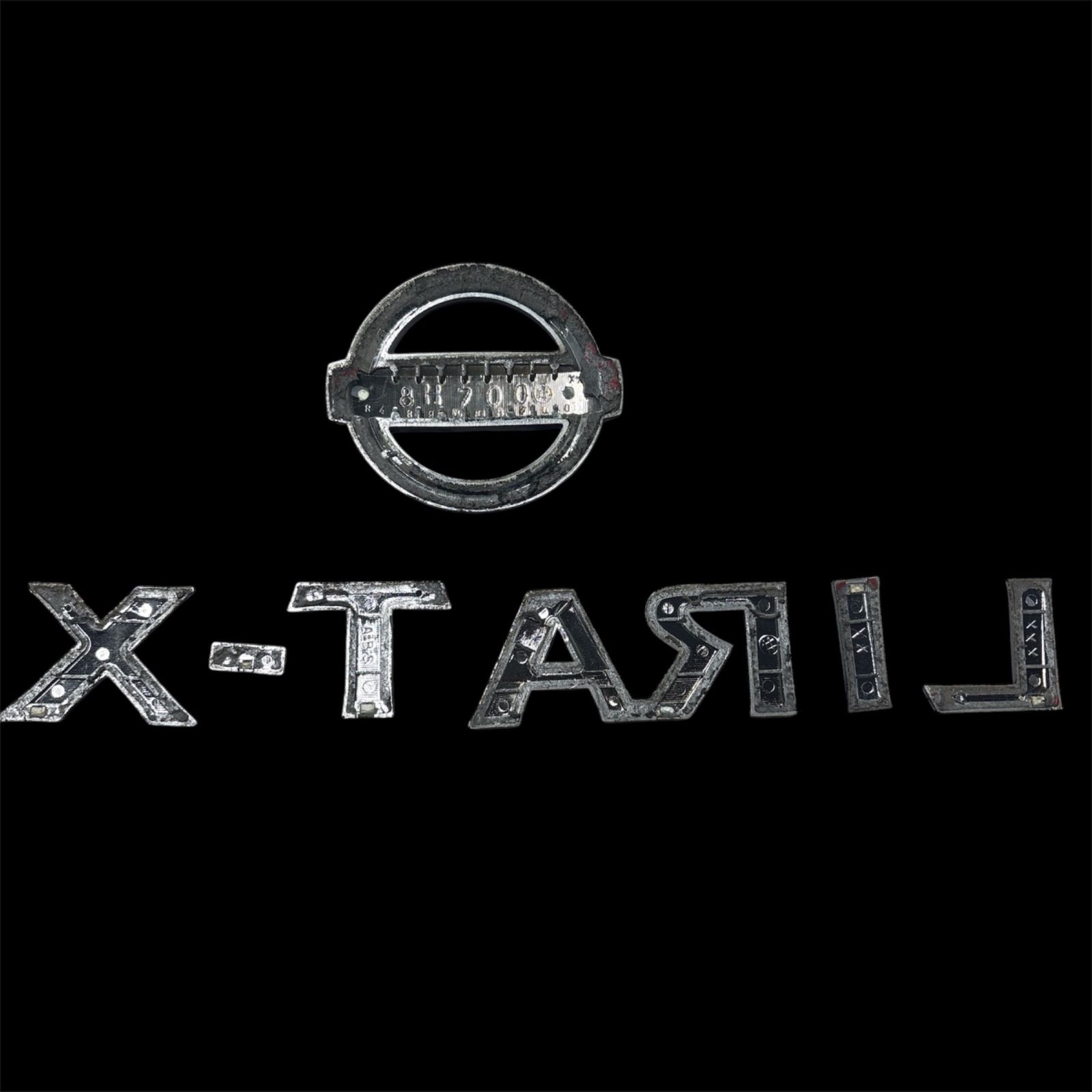 NISSAN X-TRAIL 31系 ピアノブラック エンブレムラプター塗装 NISSAN X