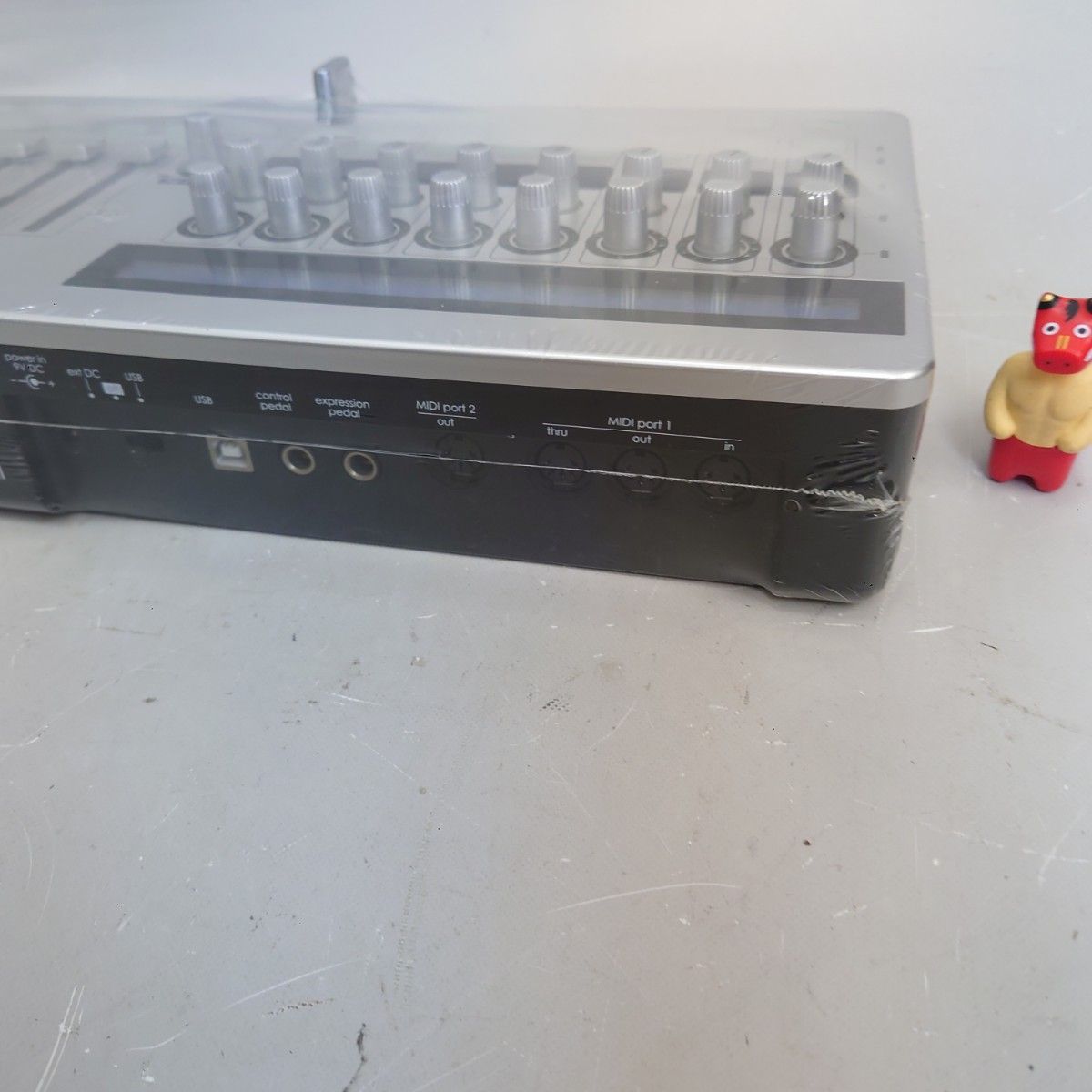 動作品】Novation ZeRO SL MkⅡ MIDIコントローラー 本体のみ