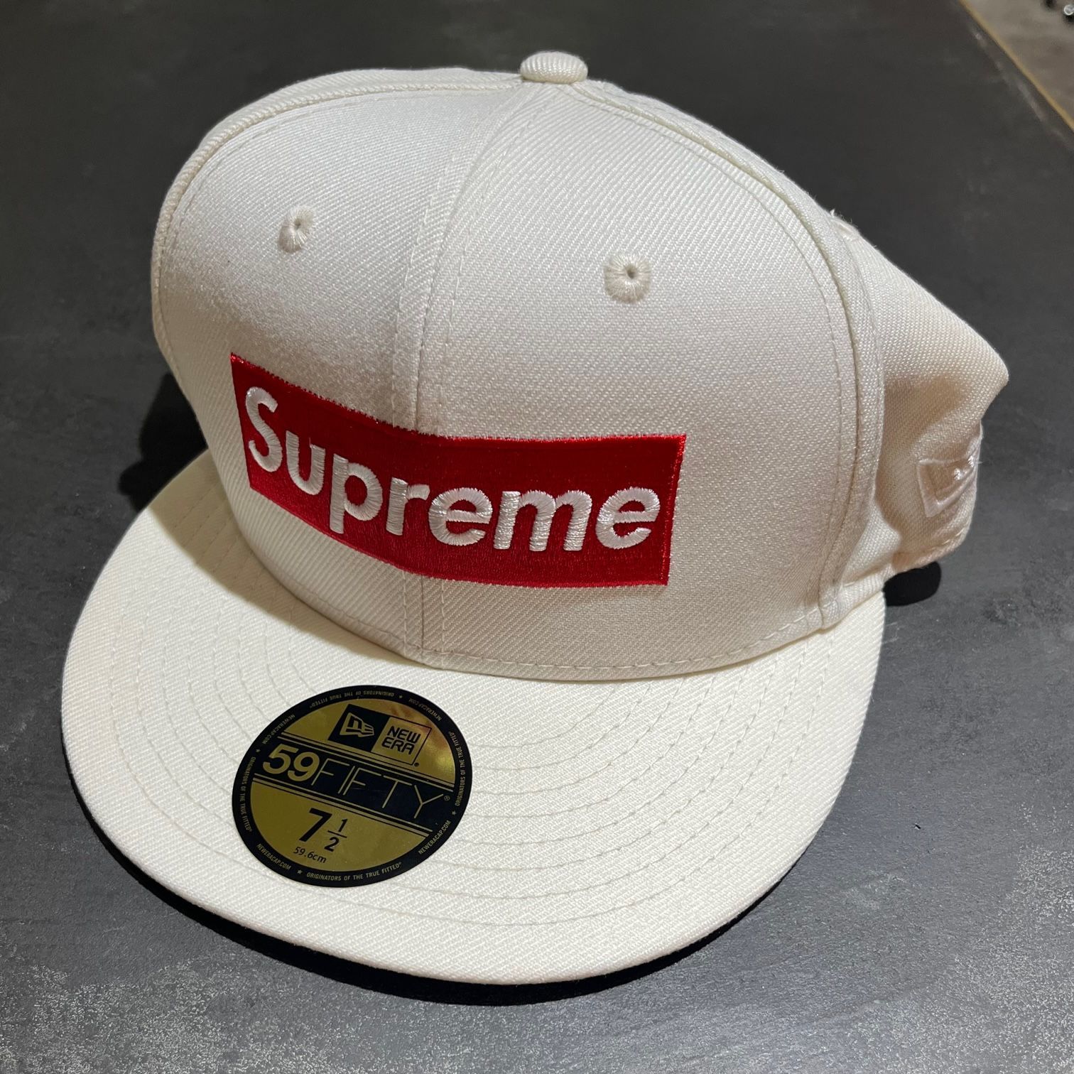 国内正規 SUPREME world famous Box Logo New Era Cap ワールドフェイマス ボックスロゴ キャップ ニューエラ  シュプリーム　59.6cm　　54251A