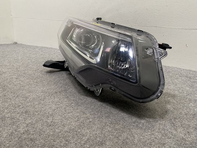 ホンダ　フリード　LEDヘッドライト　STANLEY W2172 刻印J5 フリード GB5/GB6/GB7/GB8 純正 左 ヘッドライト/ランプ LED