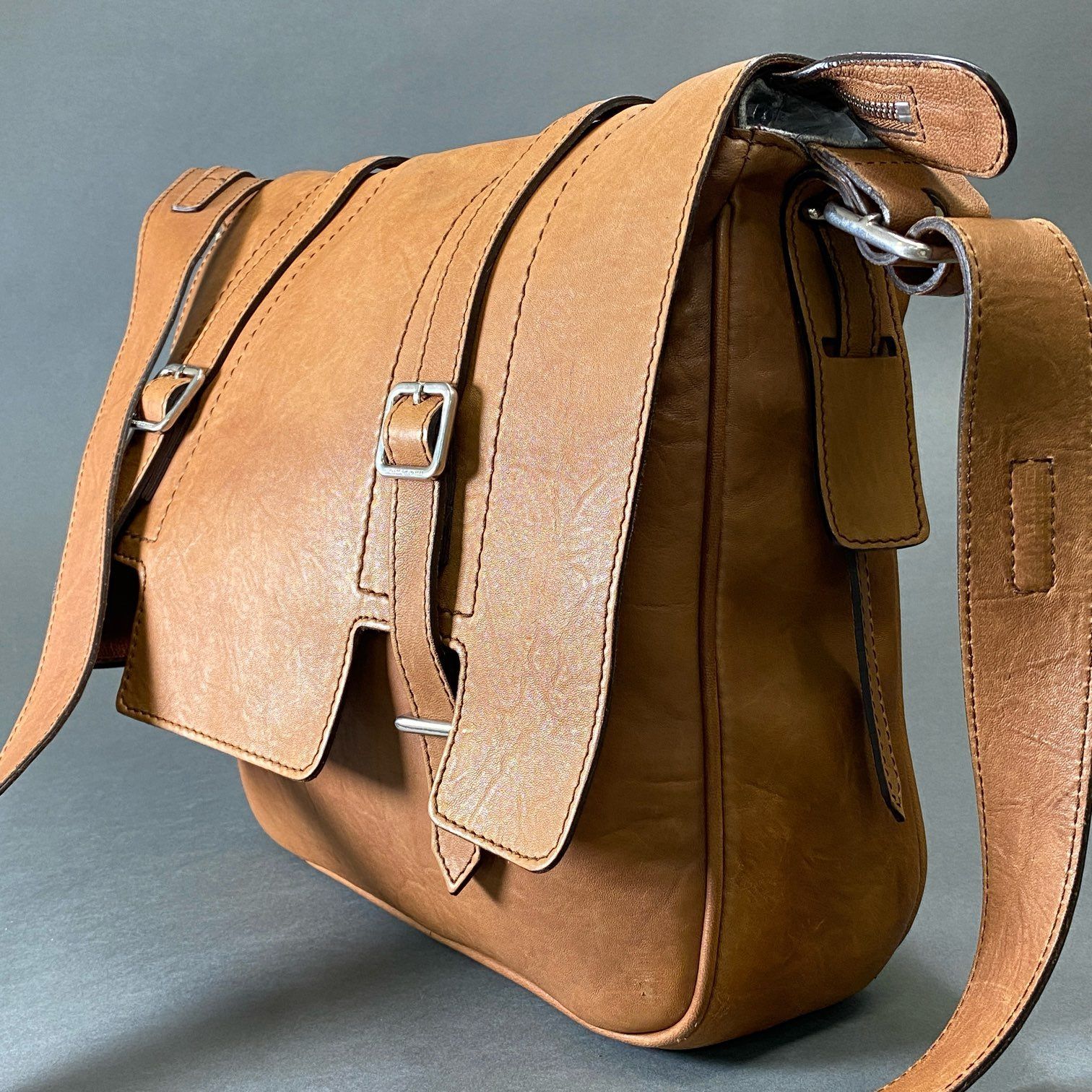 Hg9 BRUNELLO CUCINELLI ブルネロクチネリ 最高級 レザー
