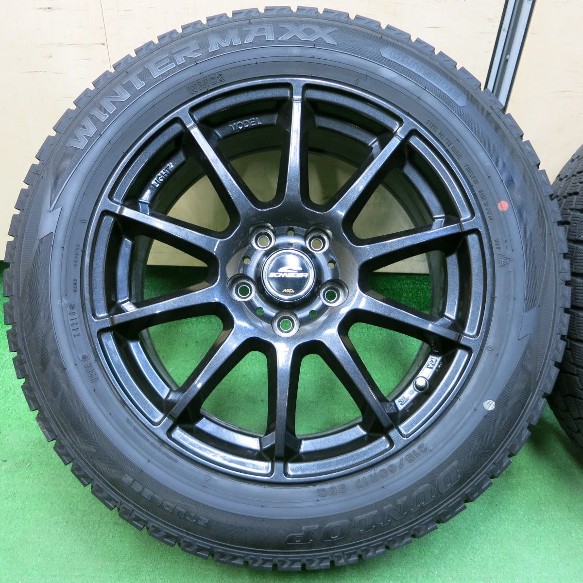 *送料無料* バリ溝！キレイ！9.5分★スタッドレス 215/60R17 ダンロップ ウインターマックス WM02 SCHNEIDER MiD  シュナイダー PCD114.3/5H★4052103イス