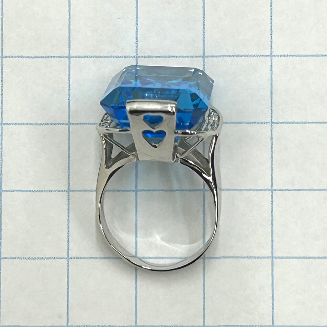 新品未使用品 K18WG 天然 ブルートパーズ リング BT:27.8ct D:0.07ct 