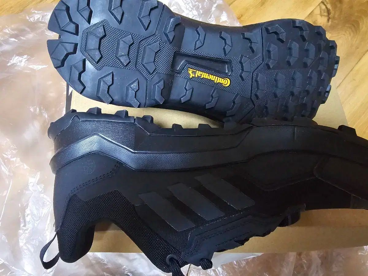 アディダス T-REX