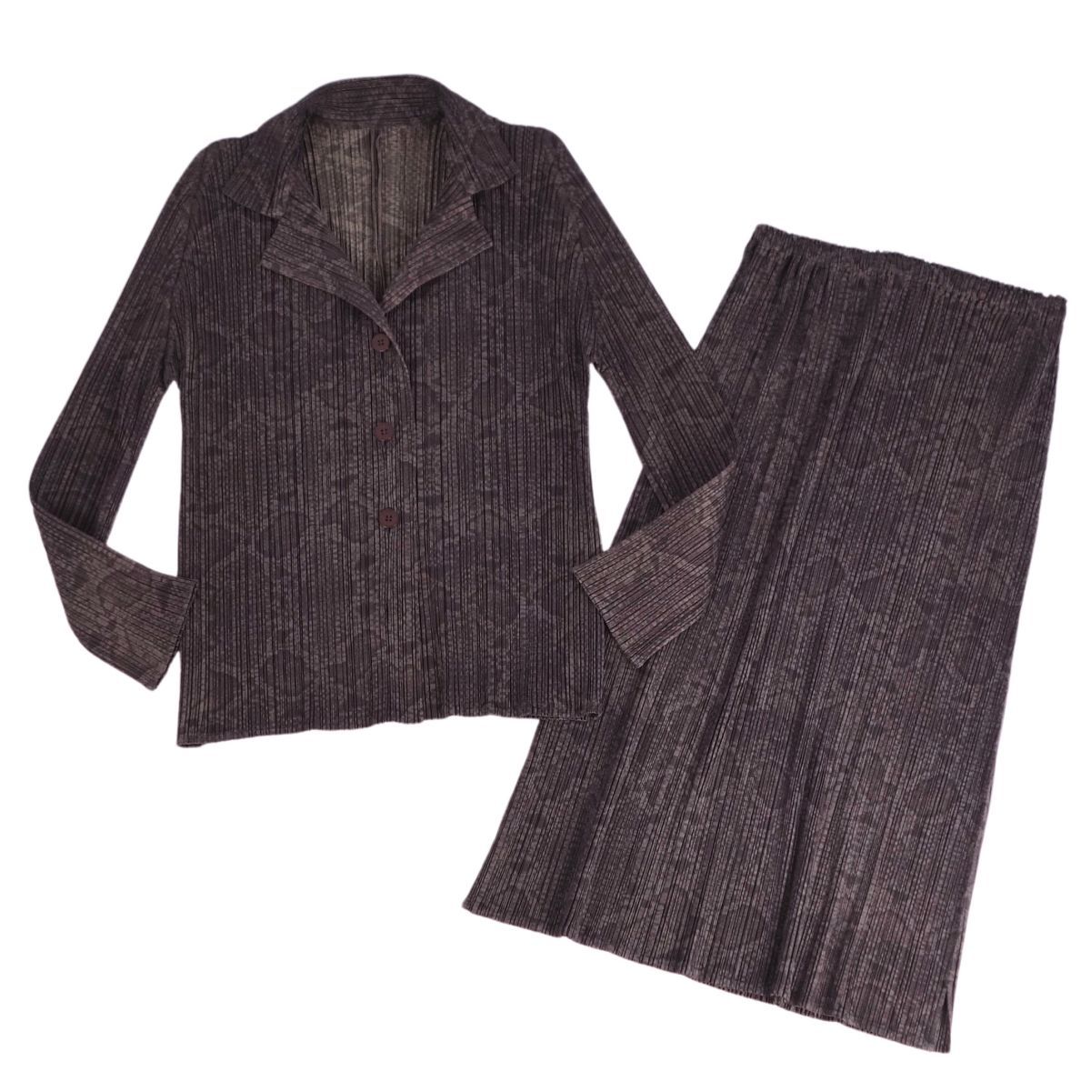 PLEATS PLEASE セットアップ（上下でサイズが異なります） PLEATS PLEASE セットアップ（上下でサイズが異なります）