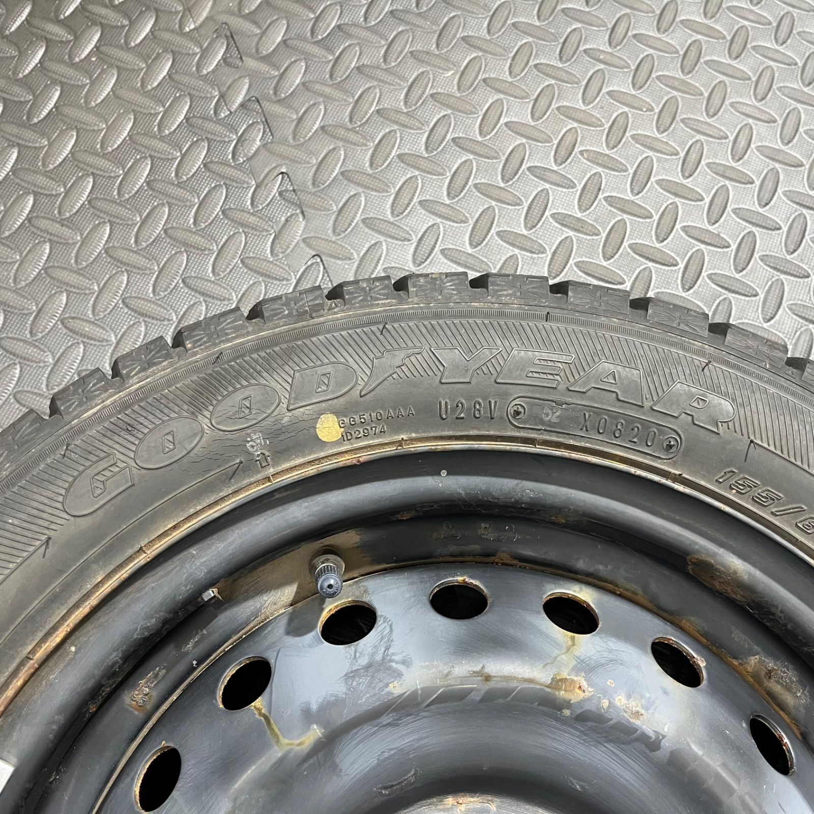 【正規品販売】 19 20年製 155 65R14 グッドイヤー アイスナビ6 ホンダ JF1 N-BOX N-WGN スタッドレスタイヤ 1069Y 最安値で販売します。