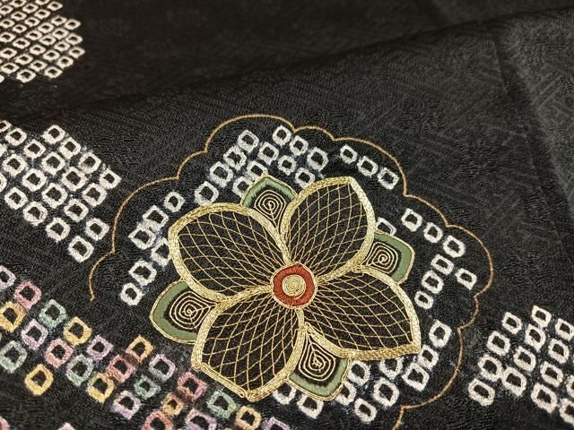 平和屋着物○訪問着 駒刺繍 絞り 舞花文 黒地 金彩 正絹 逸品