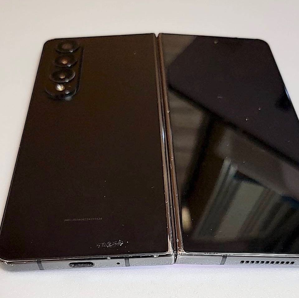 Galaxy　Fold4 SIMフリー　残債なし　国内版　256ぎが ムスビー｜Galaxy Z Fold4 国内版 256GB 新品交換品 SIMフリー