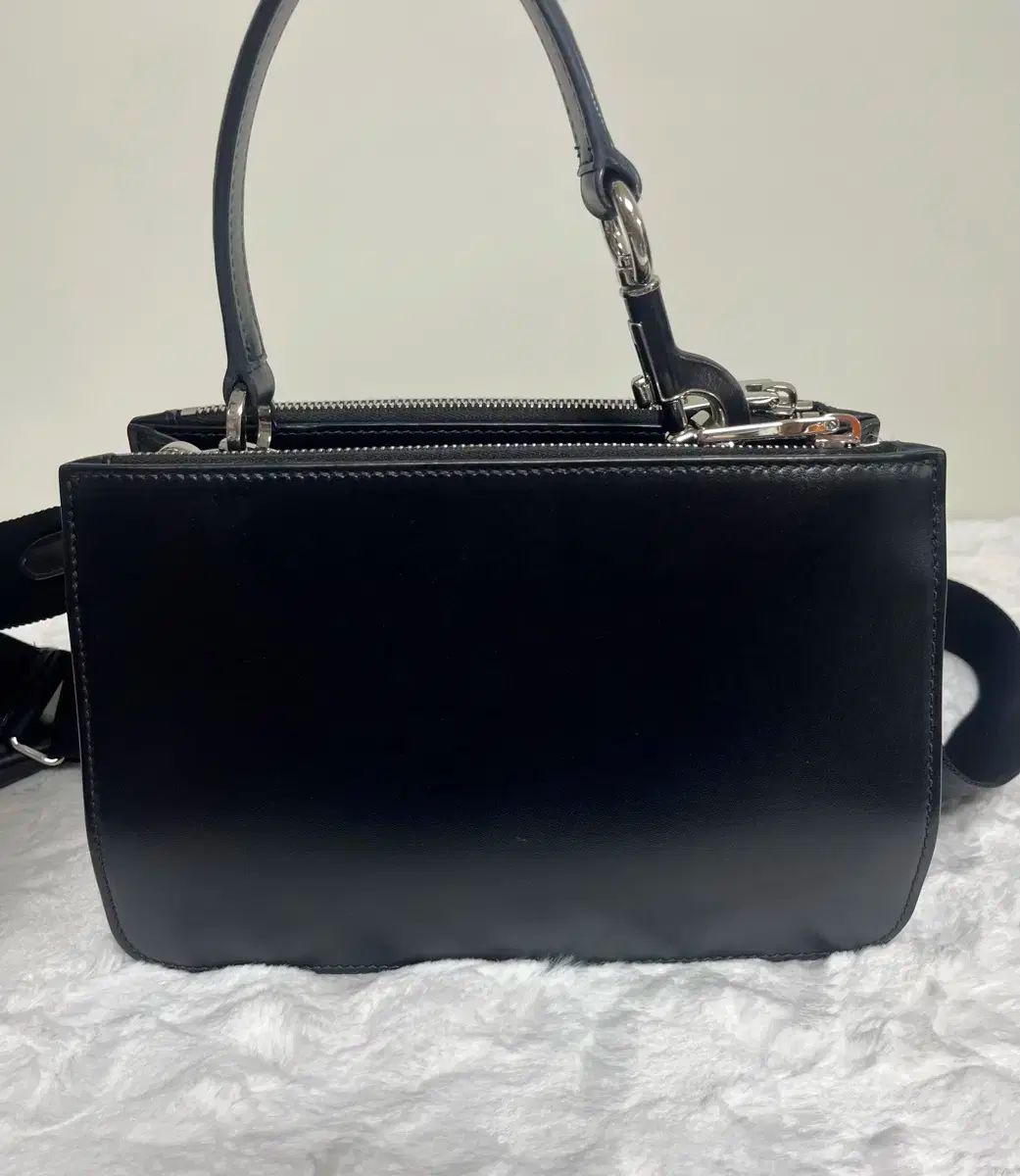 PRADA プラダ カーフレザー トライアングルロゴ マルチ ストラップバッグ