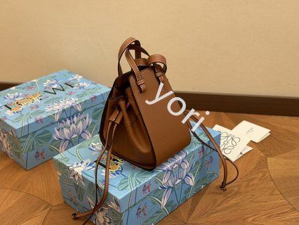 LOEWE】ハンモック ミニ クラシックカーフ タン - メルカリ