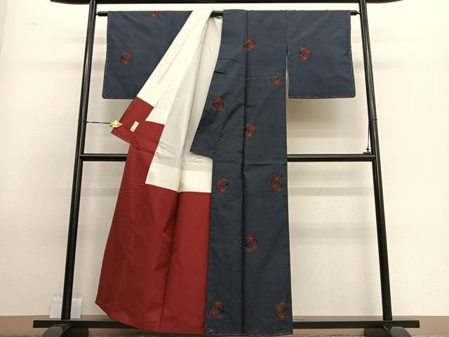本場大島紬 裄68 飛び柄刺繍 付下げ 上品な着物 正絹 MB-9787