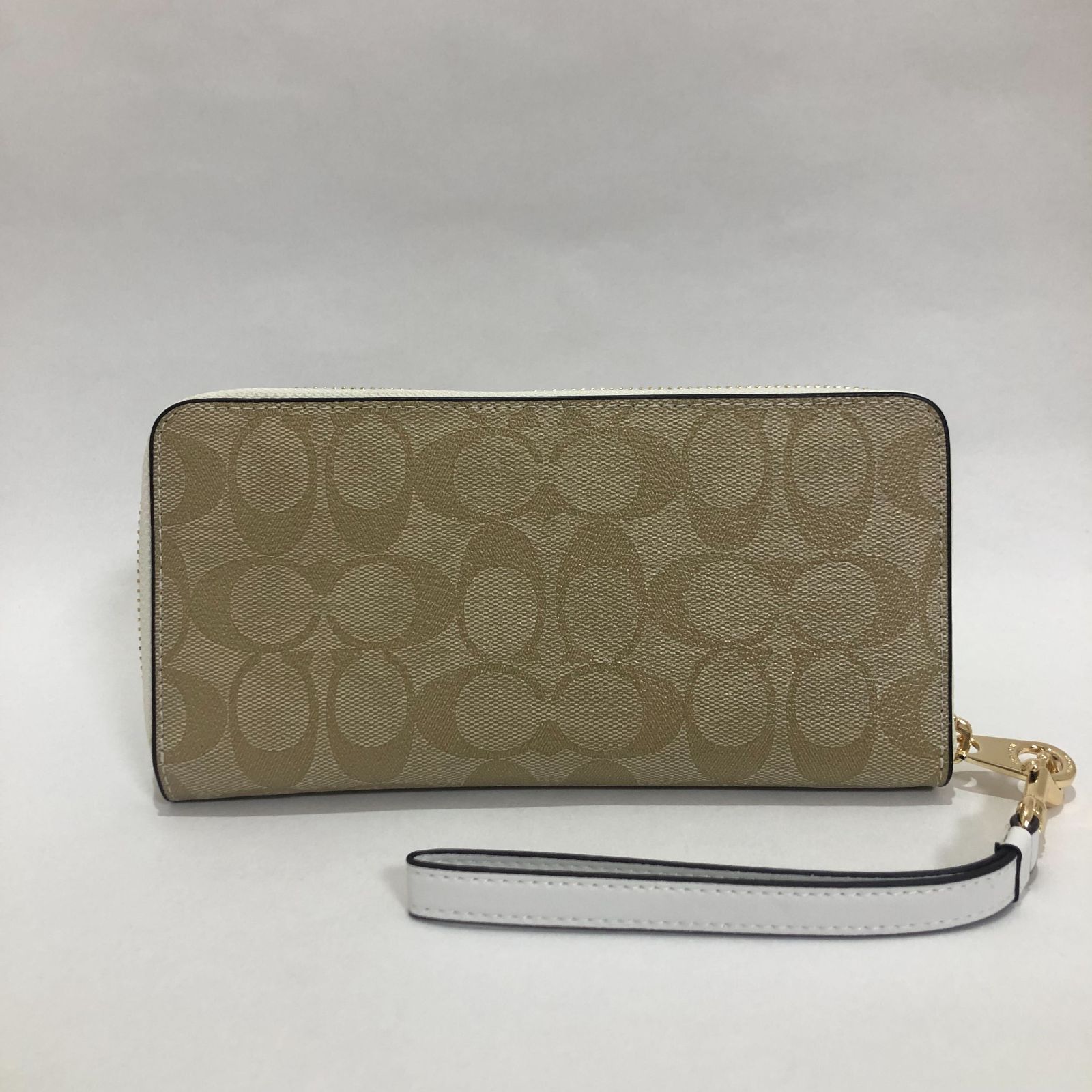 新品未使用 コーチ COACH 新品 ラウンド ファスナー 長財布 財布 シグネチャー ロング ジップ アラウンド ウォレット （ストラップ付き）  レディース　ベージュ ホワイト