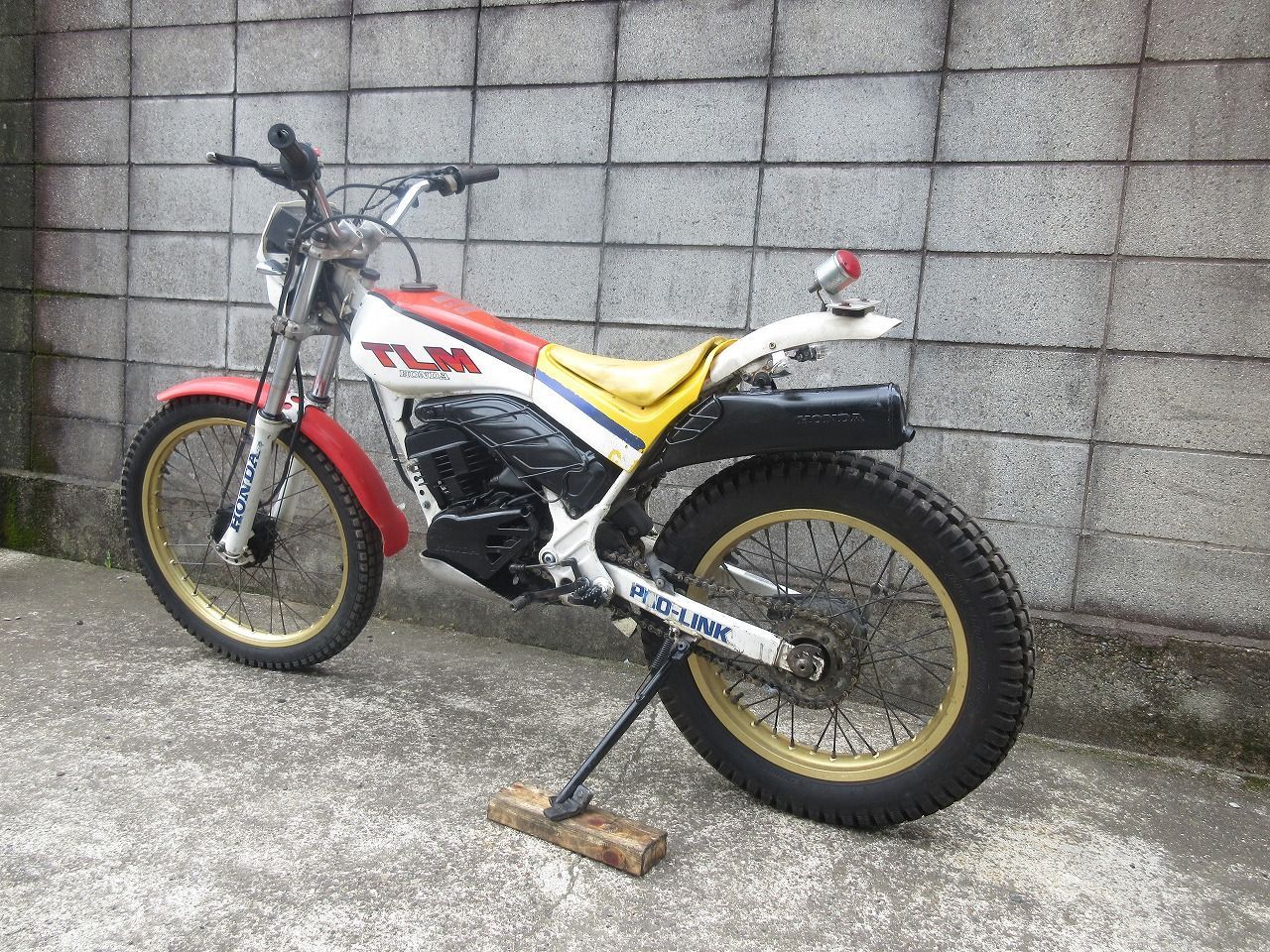 リアホイール 2.15×18