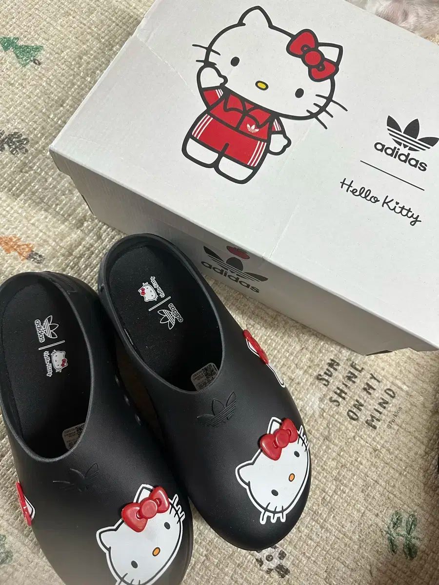 adidas アディダス ハローキティミュール 260265