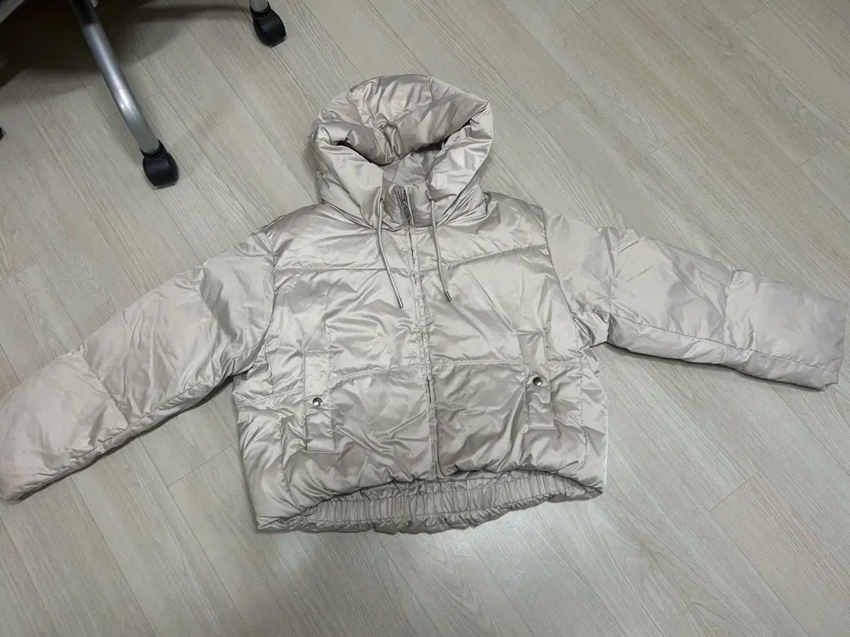 定価24 ダウン システィナ ベージュ色 シャーリング フード ショート ダウン ダウン