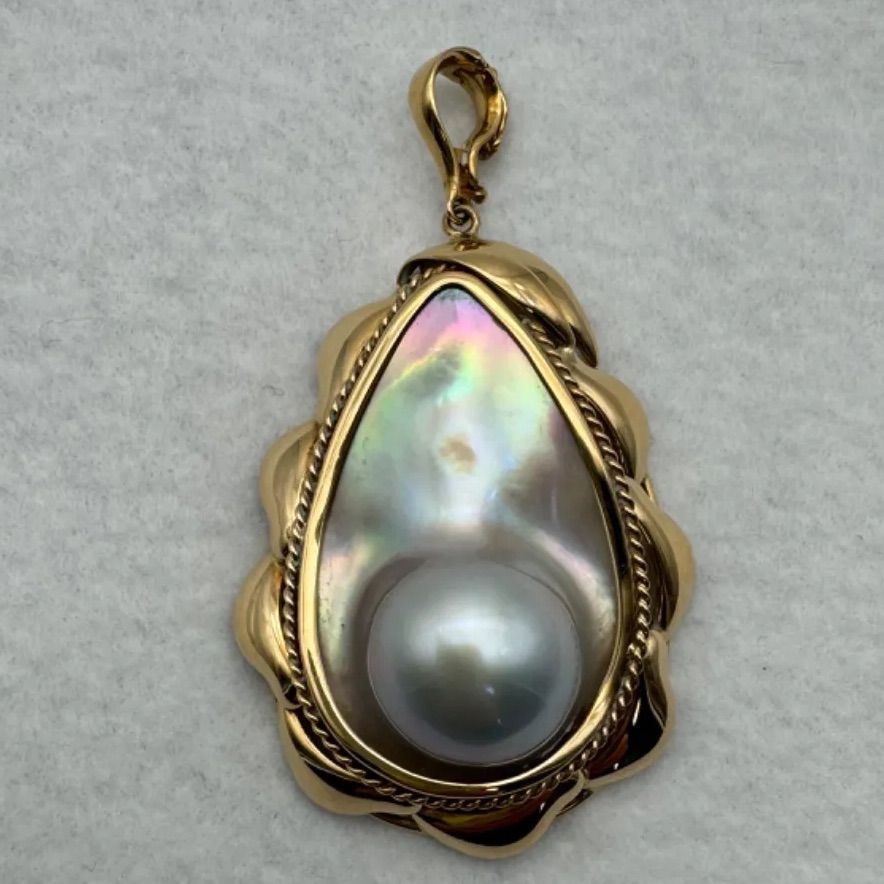 マベパール雫形ペンダントトップK18