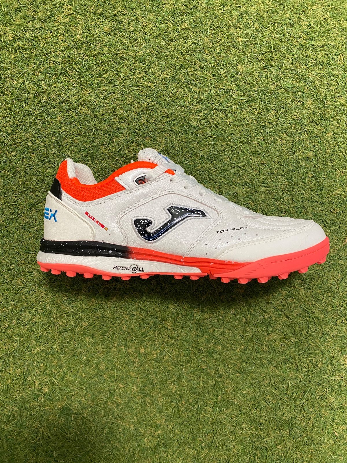 joma / TOP FLEX REBOUND 2532 WHITE FLUOR CORAL TURF - メルカリ