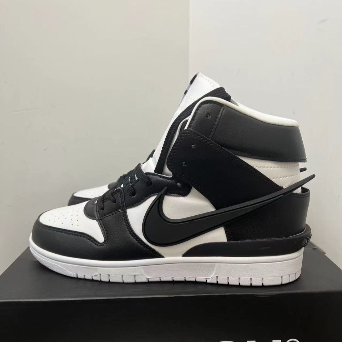 新品未使用ナイキ AMBUSH x Nike Dunk Black  スニーカー