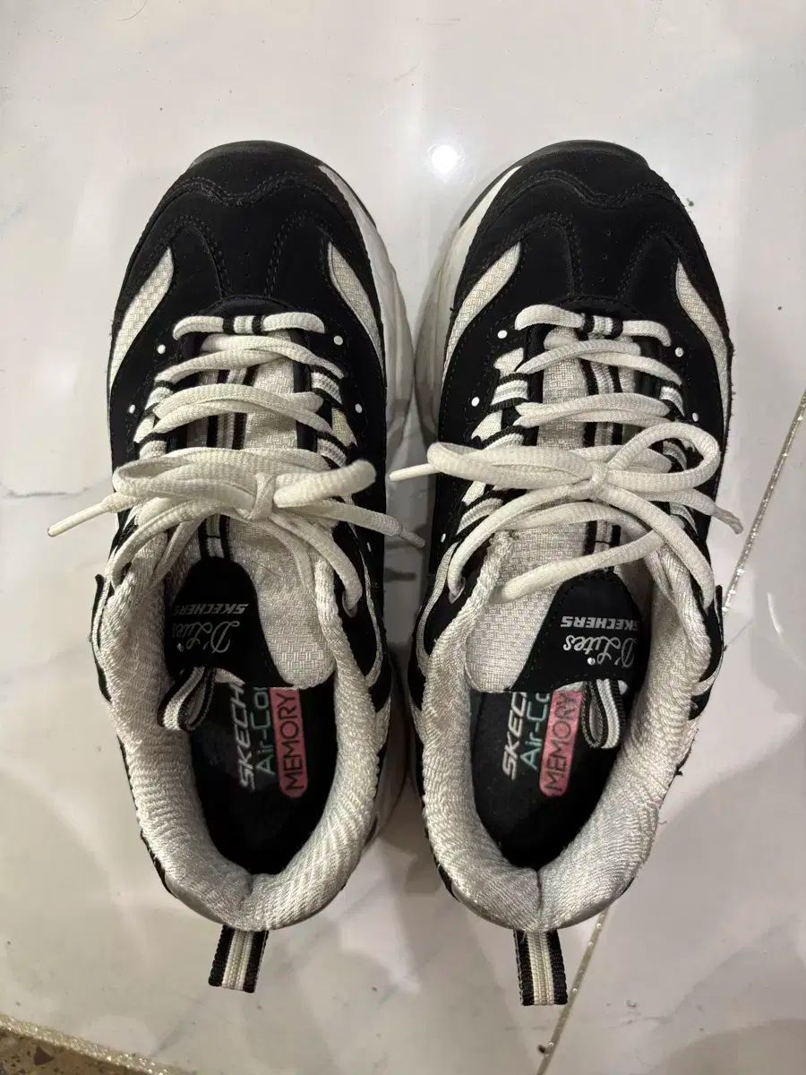 【雷市場（ポンジャン）商品韓国直送】 SKECHERS(スケッチャーズ) スニーカー 230