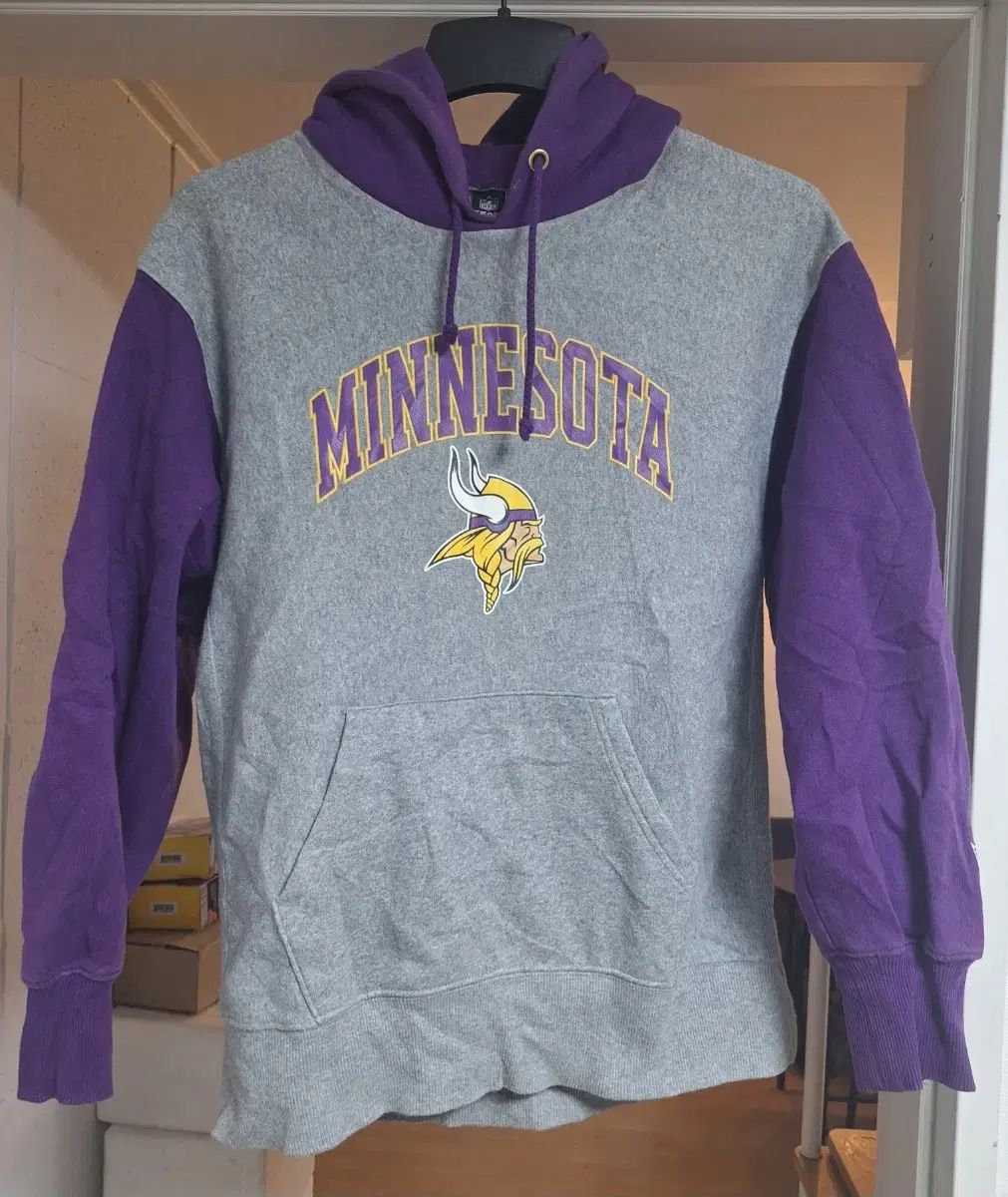 未使用 GU アメリカ NFL ミネソタ ヴァイキング フード付きTシャツ L サイズ （ 90 95