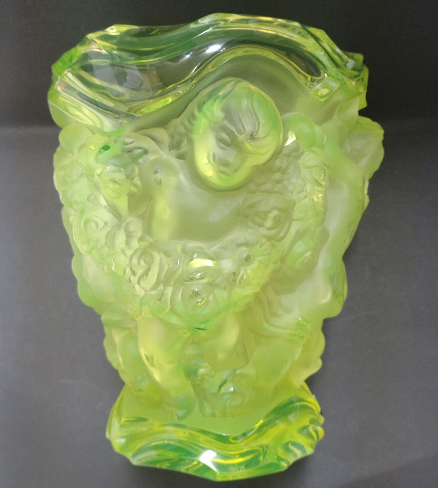 デスナ社　ガラス花瓶　　チェコ デスナ社ガラス花瓶チェコ