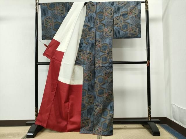 平和屋着物●本場大島紬　7マルキ　亀甲吉祥浜松花文　正絹　逸品　CAAS7555yc 平和屋着物○本場大島紬 7マルキ 亀甲吉祥浜松花文 正絹 逸品