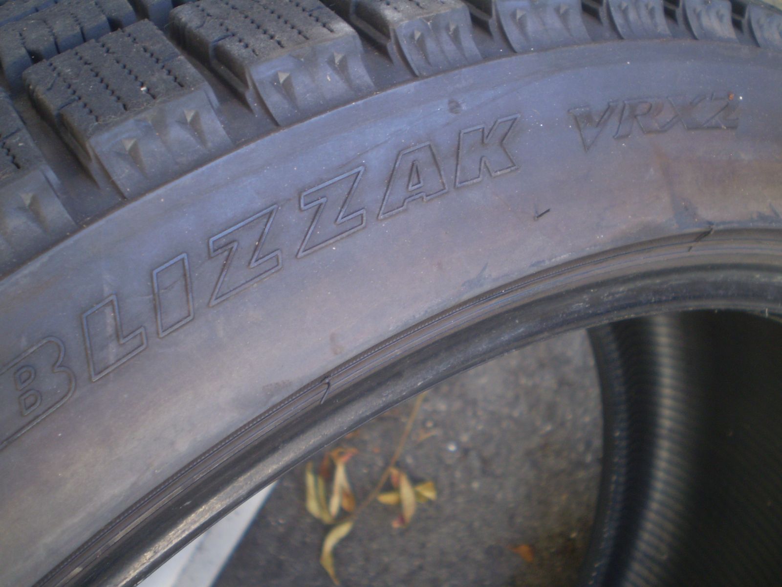 品質保証！ スタッドレスタイヤ BS BLIZZAK VRX2 245 40R20 2本セット 人気ブランドの新作も！