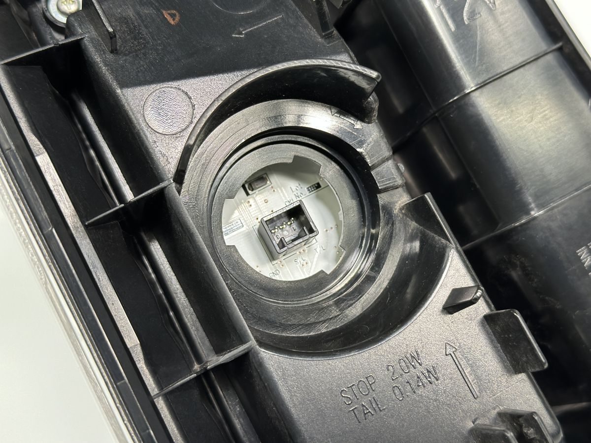 破損キズなし N-BOX カスタム JF1 JF2 前期 純正 右テールランプ テールライト RH LED スモーク 33501-TY0-J51 D106 F 管理31808 FFCRYSTALESIA_COM