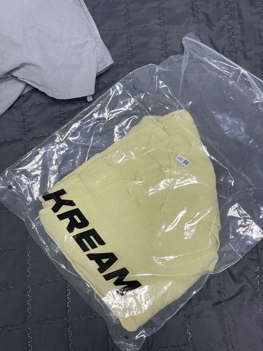 ライトイェロー