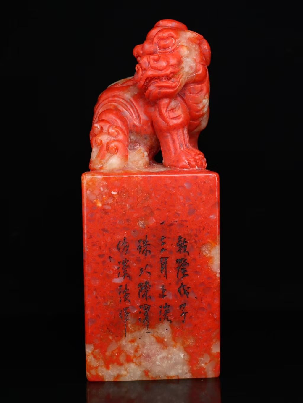 時代物.旧蔵.古物鶏血石大紅袍は瑞獣の印章を彫刻し、色が鮮やか