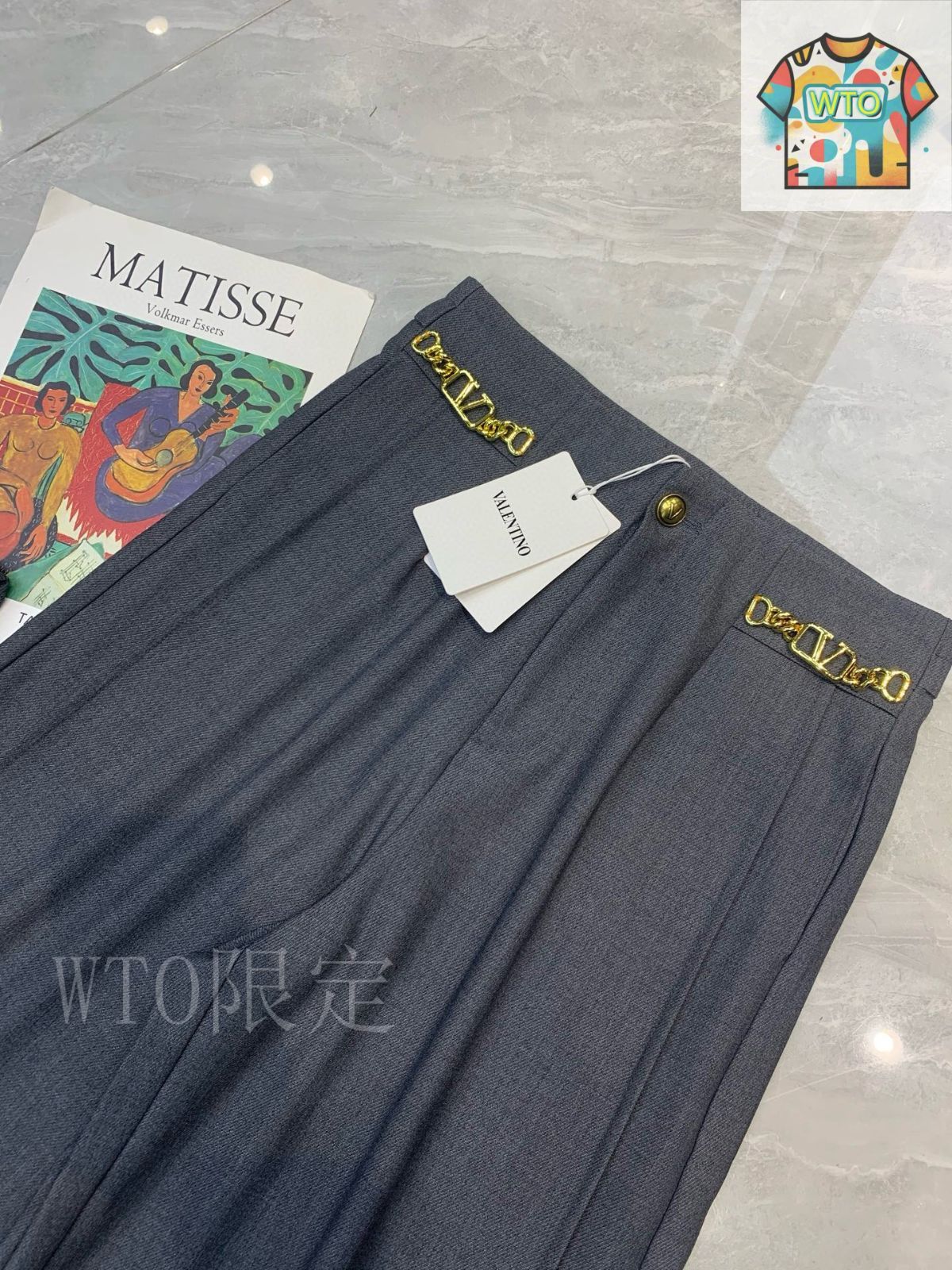 今日WTO】Valentino Gold V-Chain Accent Casual Wide-Leg Pants