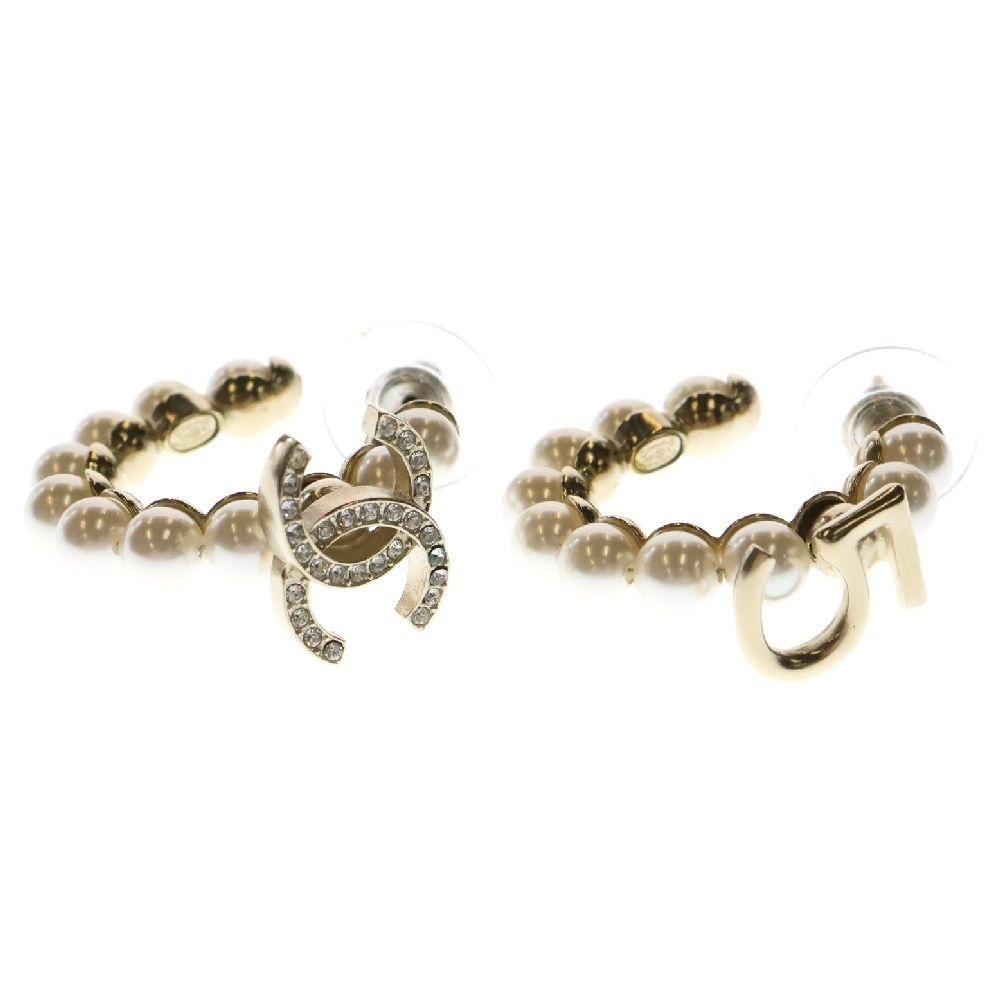 CHANEL シャネル ピアス　21ＡＷ CHANEL】シャネル ロゴ ピアス CCマーク パールホワイト (CHANEL