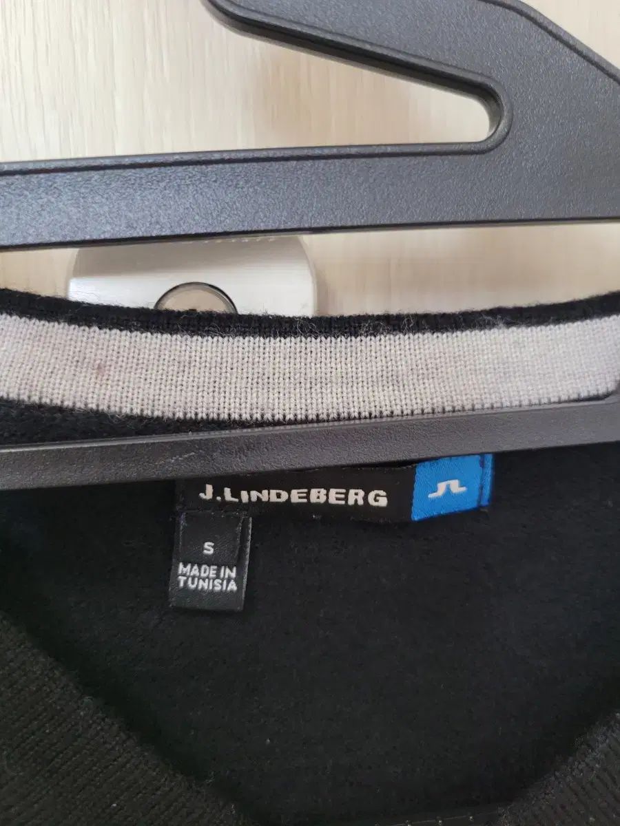 サイズ：M J.LINDEBERG ジェイリンドバーグ  ハイネック ニットセーター  ネイビー系 [240101431814] ゴルフウェア メンズ ストスト J.LINDEBERG(J.リンドバーグ) ニット サイズ：M J.LINDEBERG