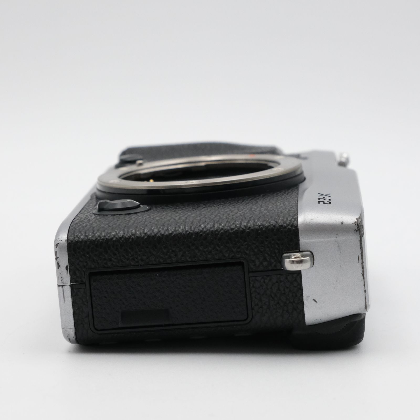 良品】FUJIFILM X-E2 シルバー バッテリー/充電器/ストラップ