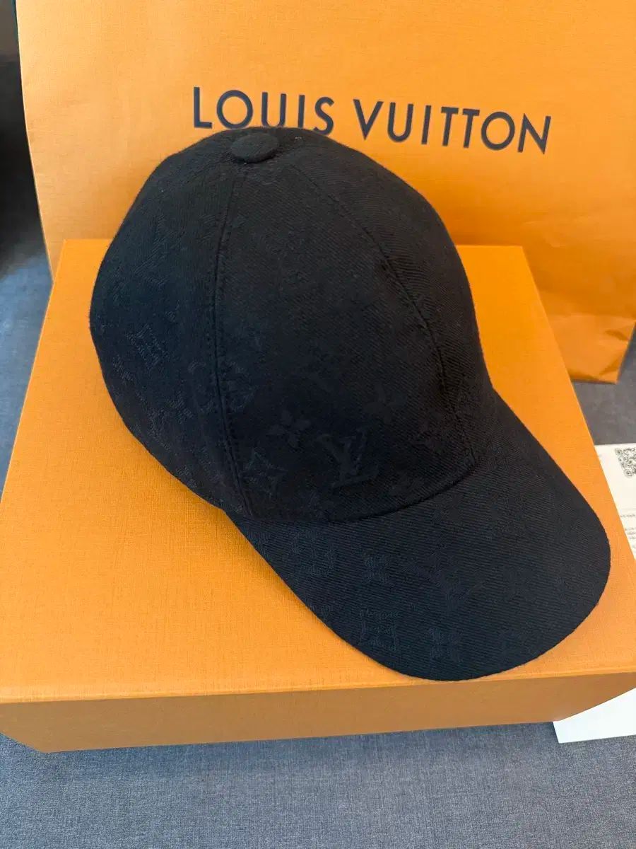 M76585 キャスケット・モノグラム エッセンシャル ◇ルイヴィトン