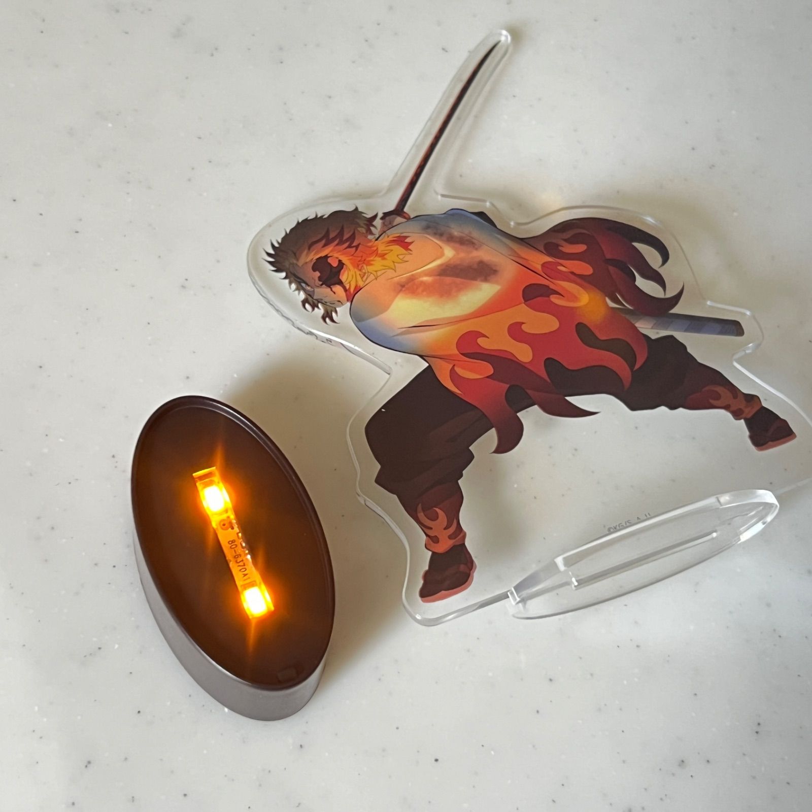 光る煉獄杏寿郎アクリルスタンド 煉獄杏寿郎 光るアクリルスタンド - メルカリ