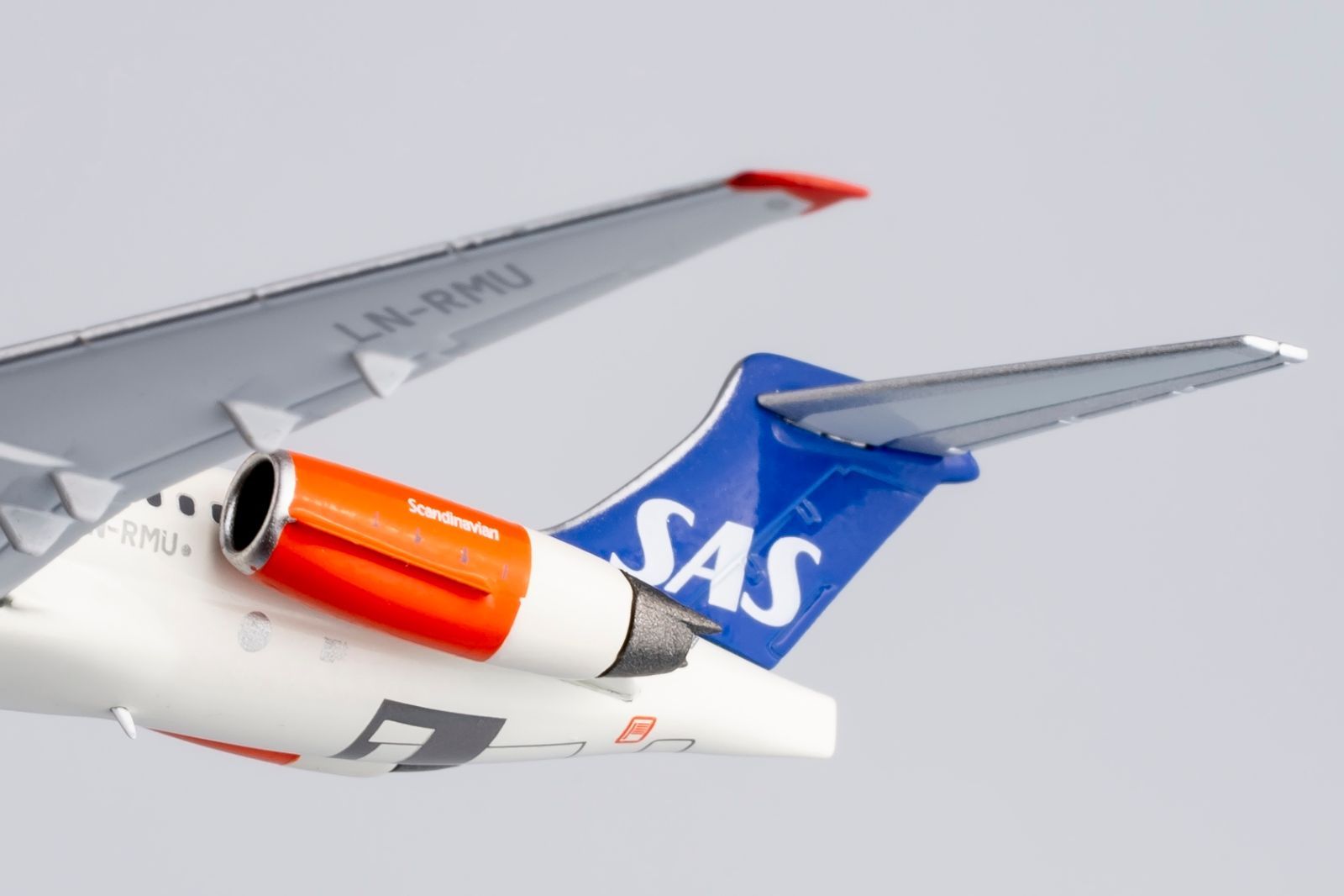 NGmodel スカンジナビア航空 MD-87 (DC-9-87) LN-RMU 1/400 NGmodel スカンジナビア航空 MD-87 (DC-9-87) LN-RMU 1/400