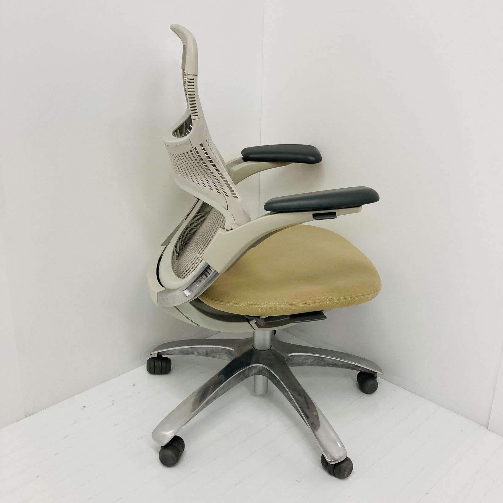 S Generation ジェネレーション 可動肘 ベージュ系 MARWIL-DEMENAGEMENTS_CH